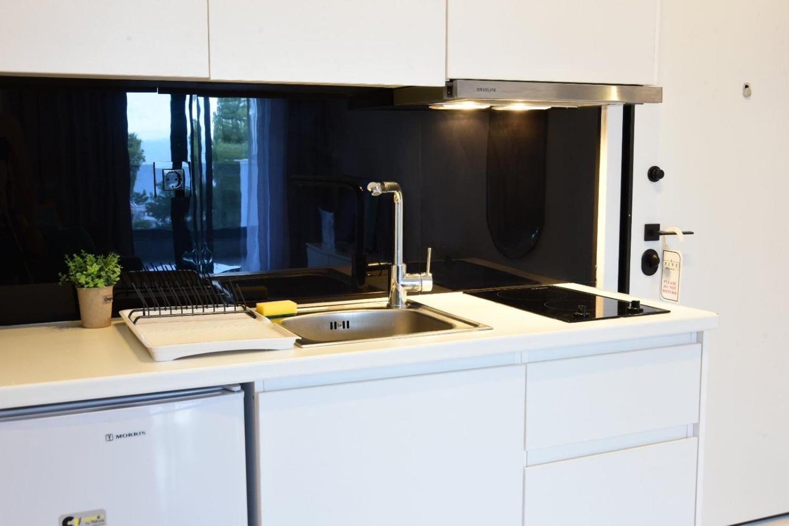 Pine Apartment Polychrono